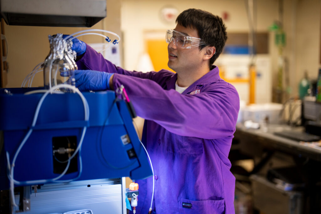 Chemistry major John Cisneros in the lab.