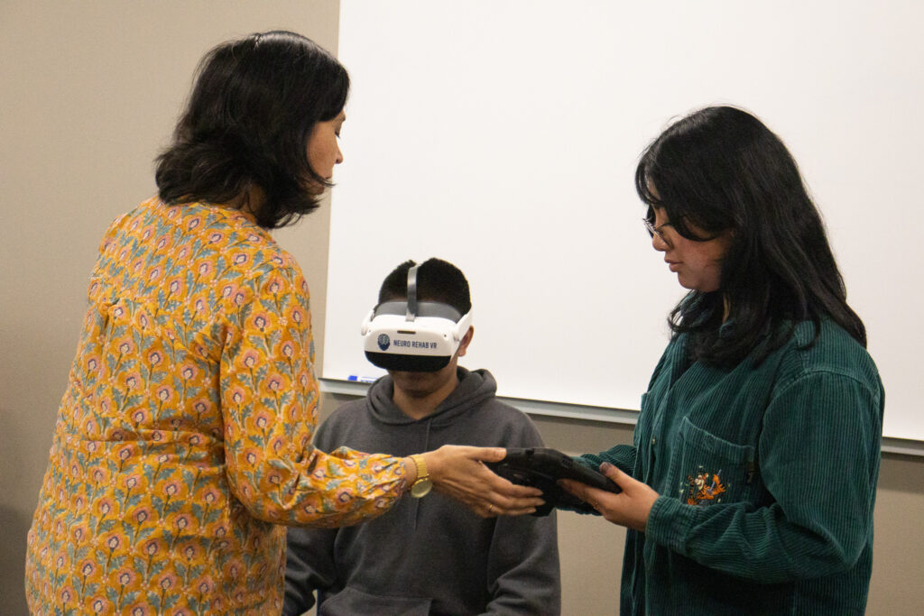 Students experiment with VR in CASA workshop